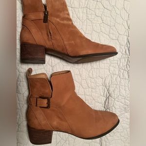 Vionic boots 9.5